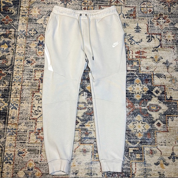 nike tech - Picture 2 of 10